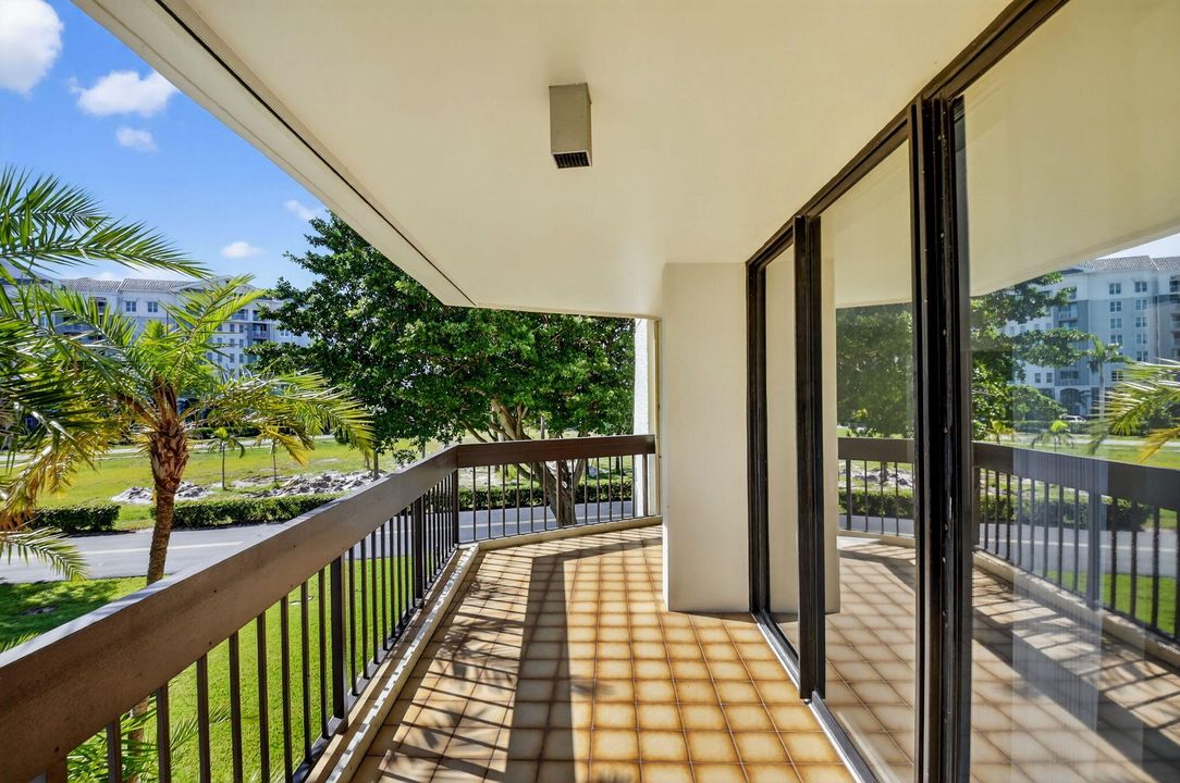 For Sale: $199,000 (2 beds, 2 baths, 1206 Square Feet)