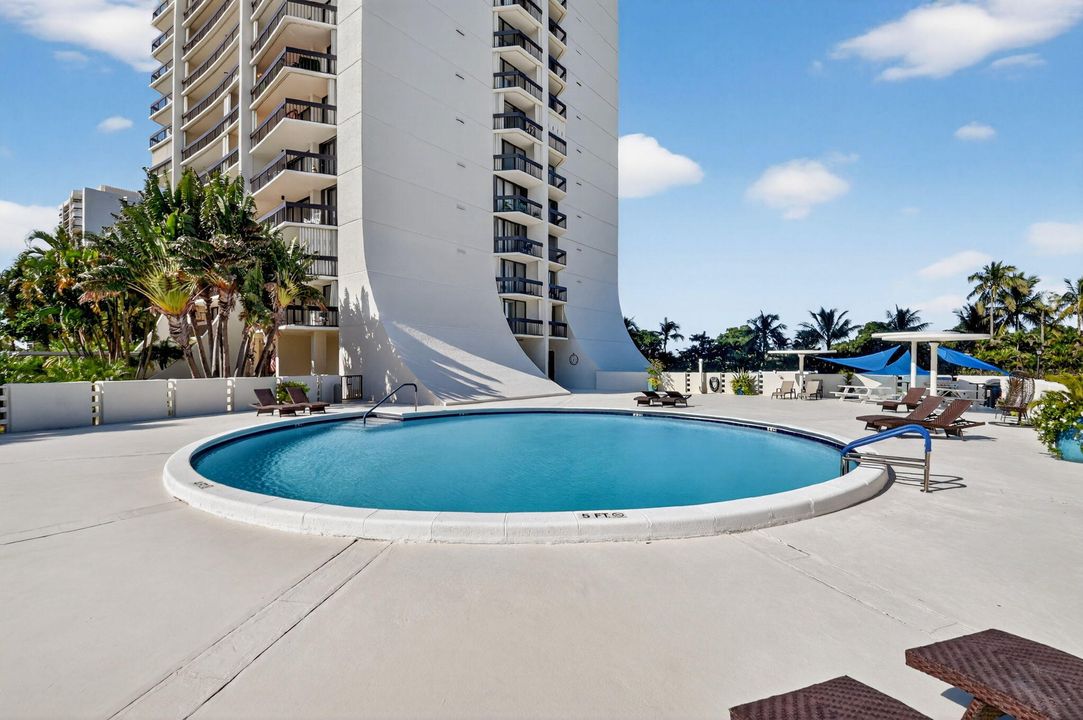 For Sale: $199,000 (2 beds, 2 baths, 1206 Square Feet)