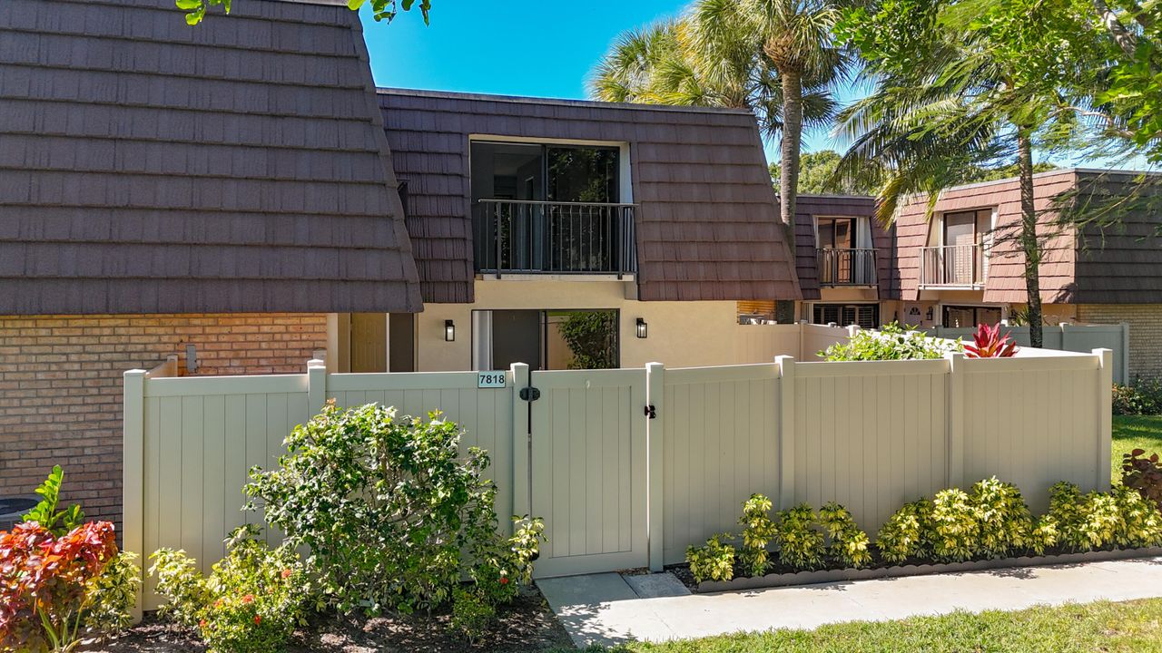 En Venta: $295,000 (2 camas, 2 baños, 1236 Pies cuadrados)