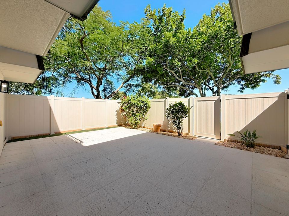 En Venta: $295,000 (2 camas, 2 baños, 1236 Pies cuadrados)