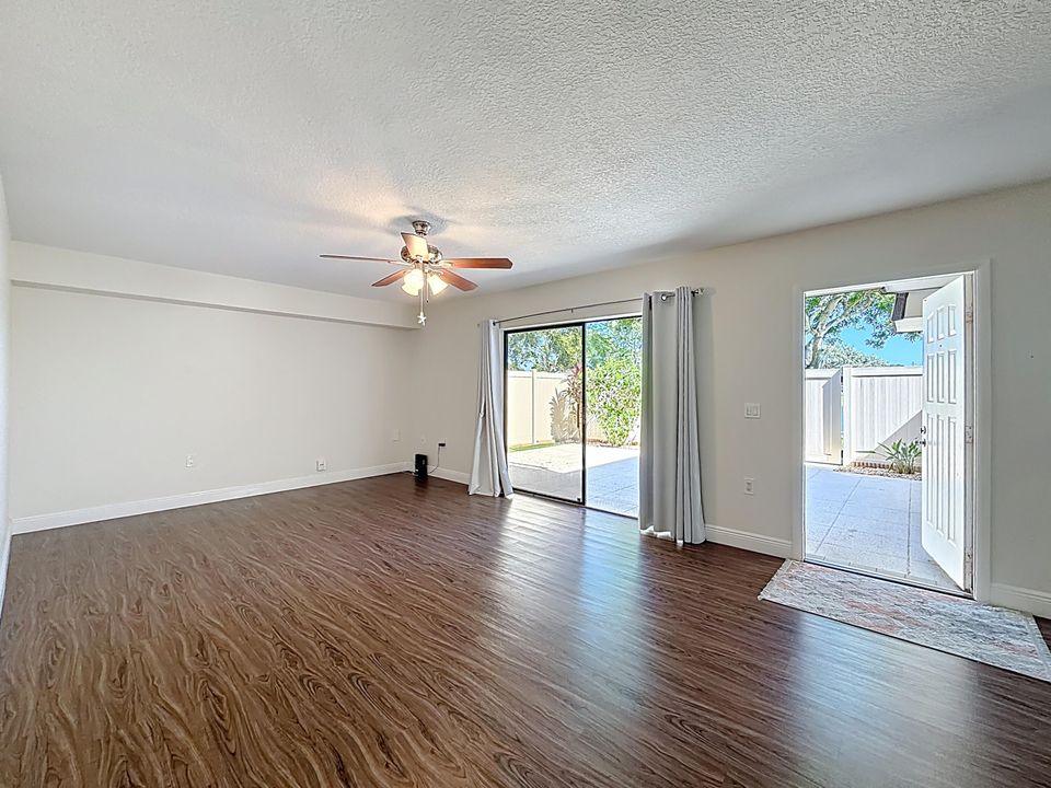 En Venta: $295,000 (2 camas, 2 baños, 1236 Pies cuadrados)