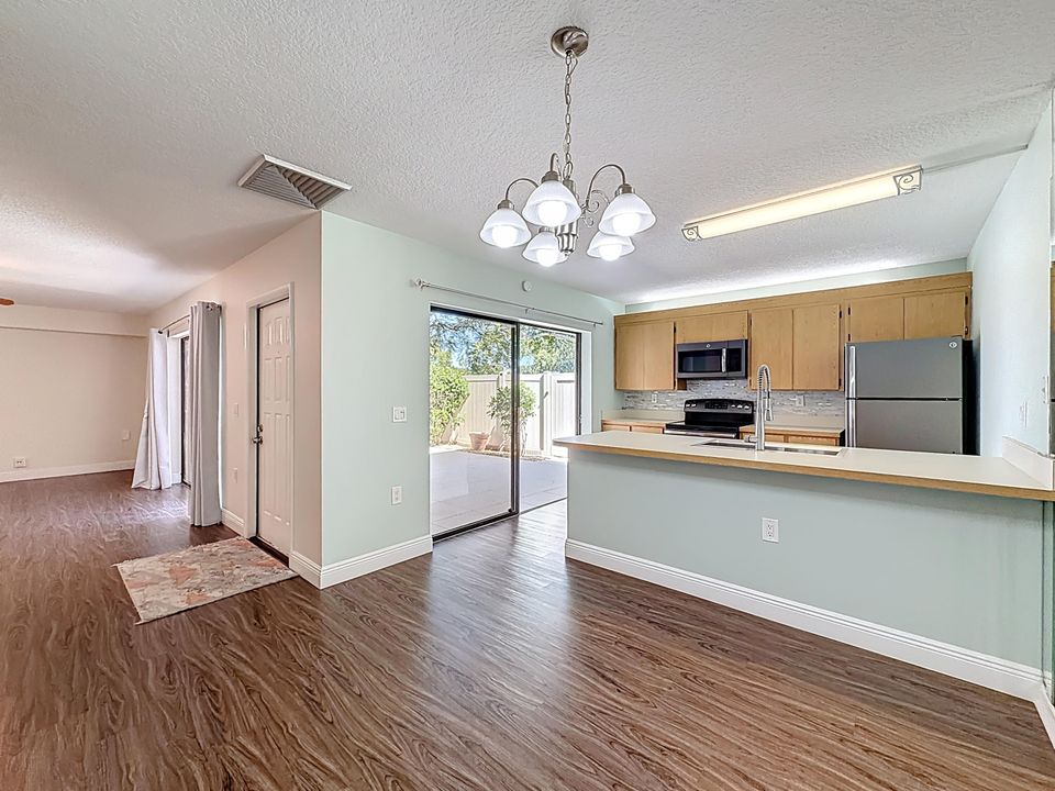 En Venta: $295,000 (2 camas, 2 baños, 1236 Pies cuadrados)