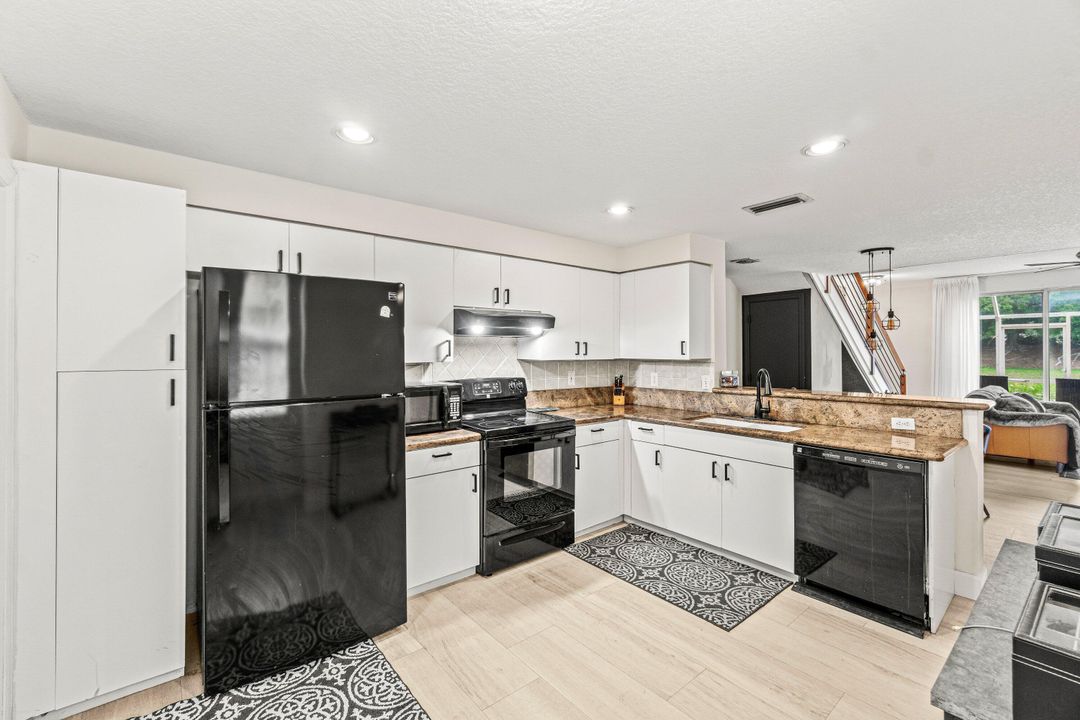 For Sale: $475,000 (2 beds, 2 baths, 1261 Square Feet)