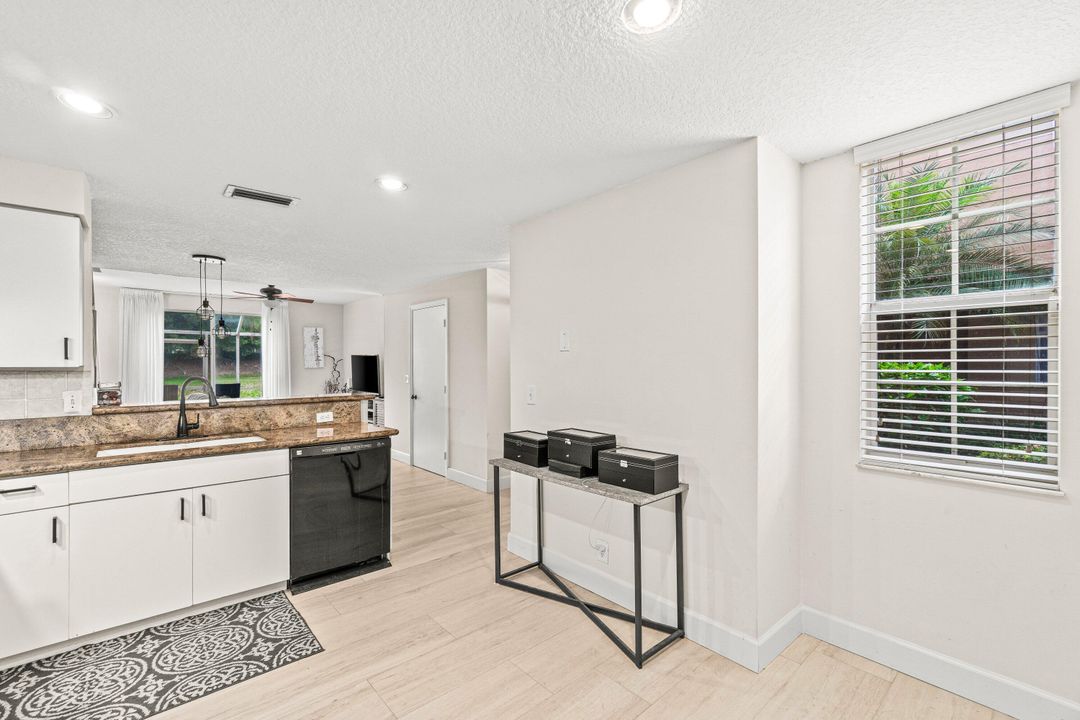 For Sale: $475,000 (2 beds, 2 baths, 1261 Square Feet)