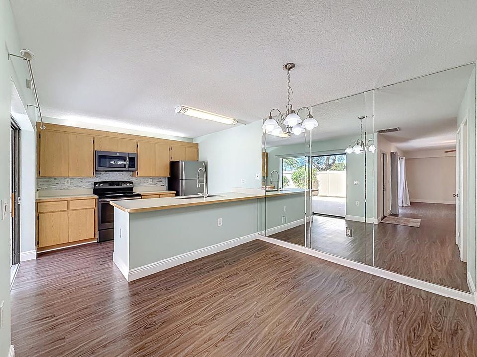 En Venta: $295,000 (2 camas, 2 baños, 1236 Pies cuadrados)