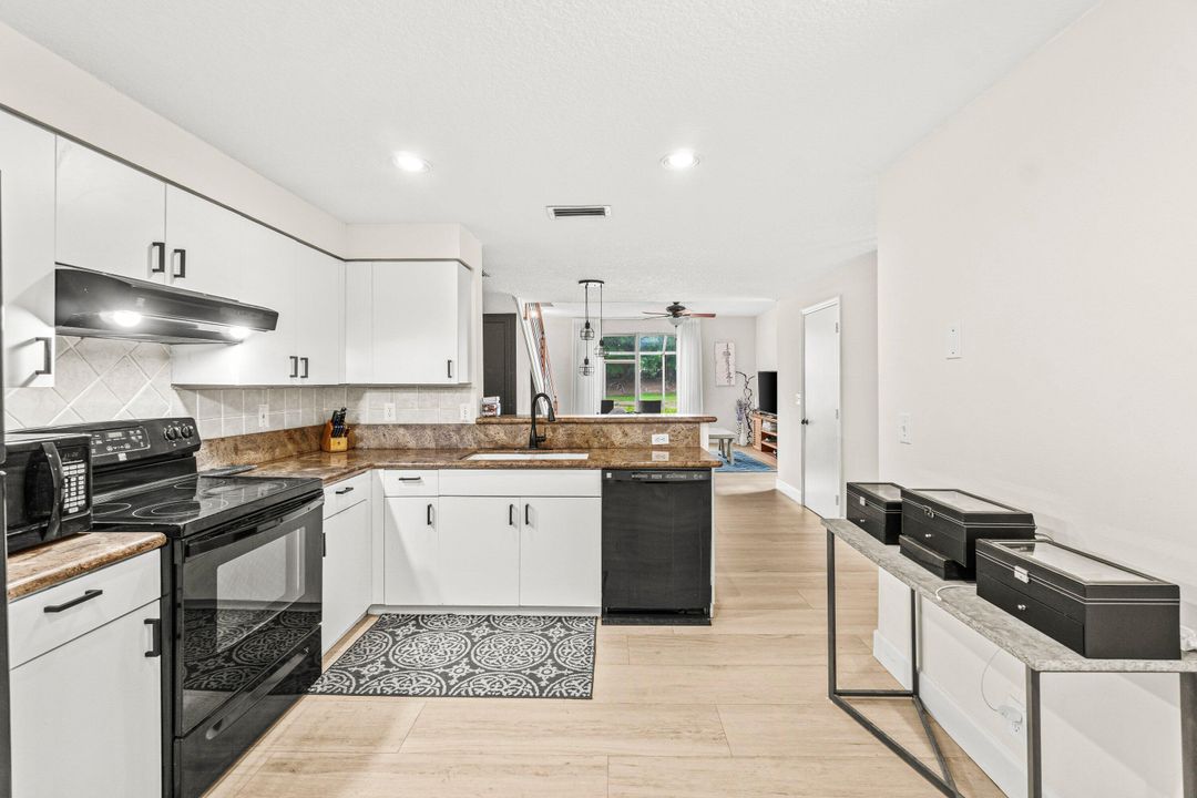 For Sale: $475,000 (2 beds, 2 baths, 1261 Square Feet)