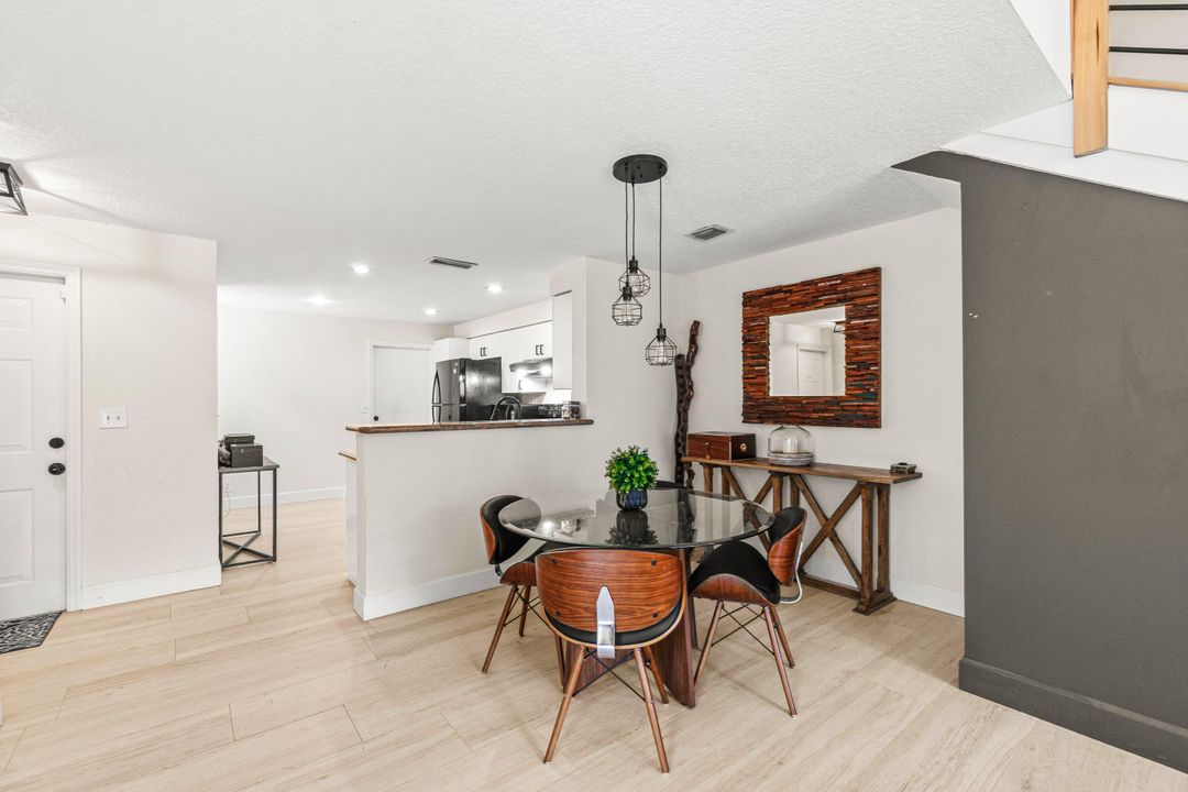 For Sale: $475,000 (2 beds, 2 baths, 1261 Square Feet)