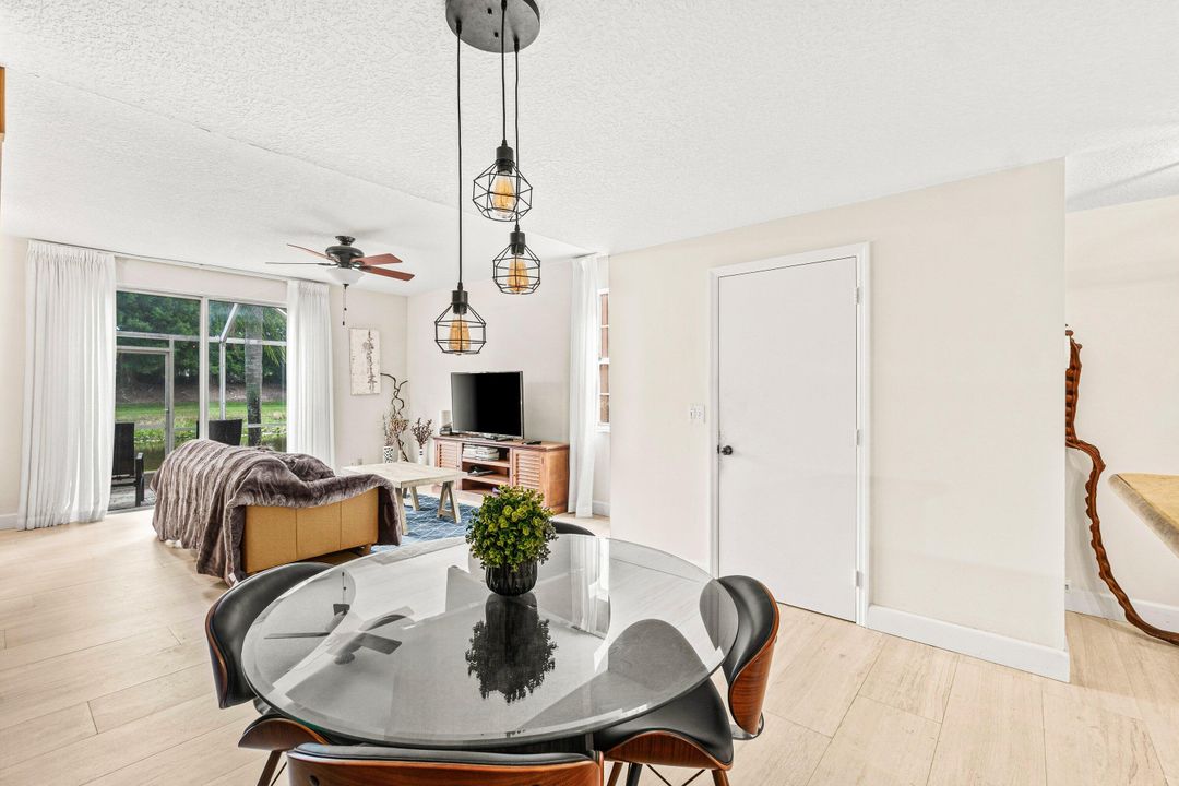 For Sale: $475,000 (2 beds, 2 baths, 1261 Square Feet)