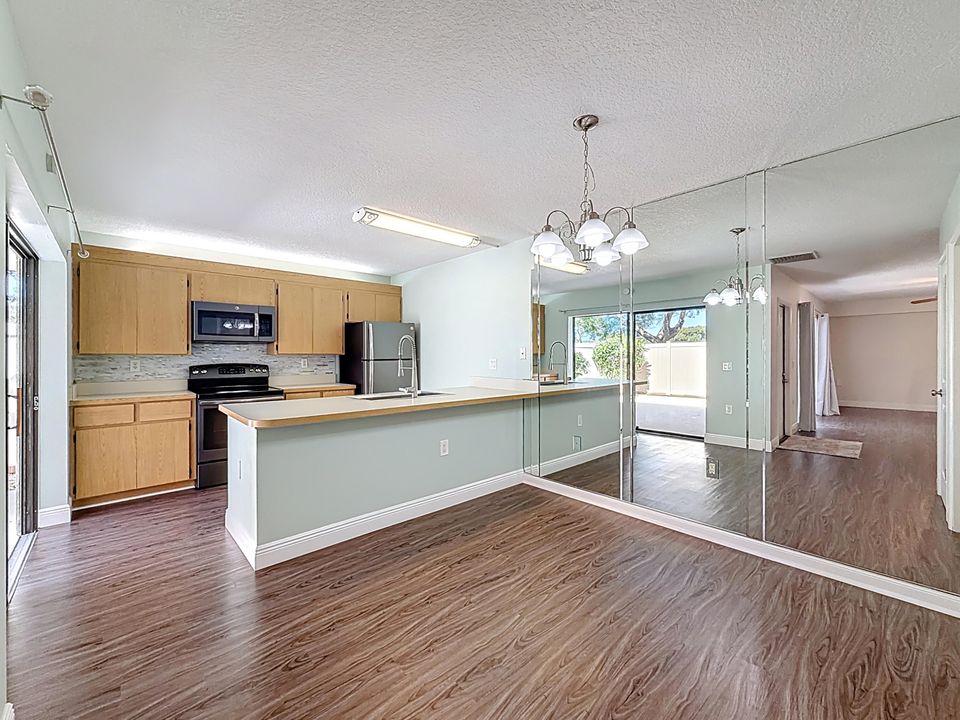 En Venta: $295,000 (2 camas, 2 baños, 1236 Pies cuadrados)