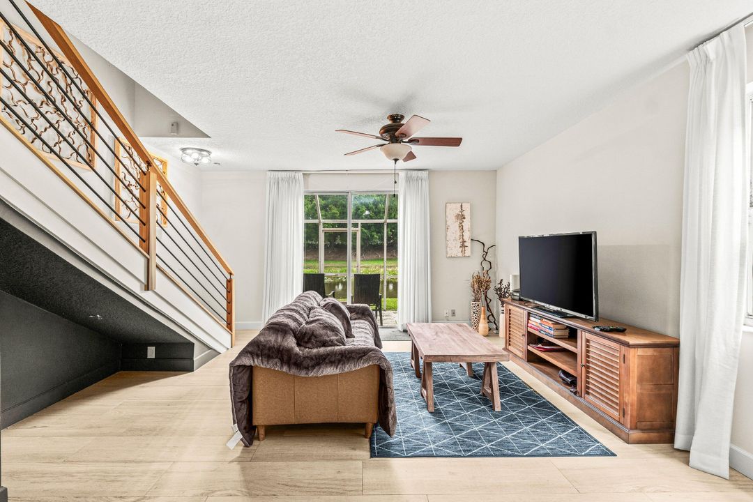 For Sale: $475,000 (2 beds, 2 baths, 1261 Square Feet)