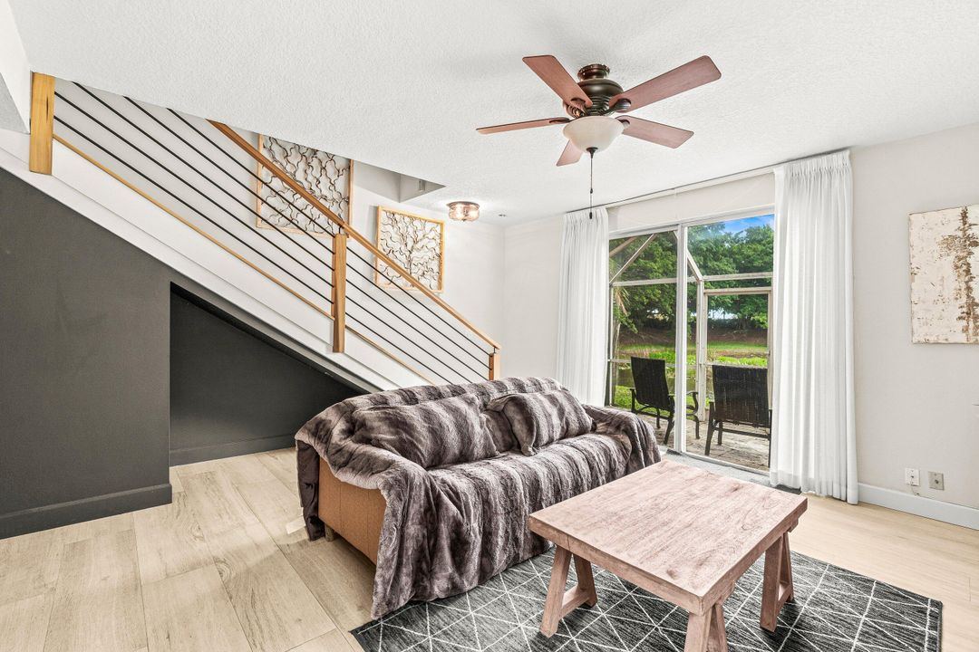 For Sale: $475,000 (2 beds, 2 baths, 1261 Square Feet)