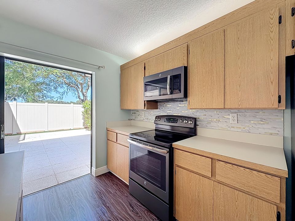 En Venta: $295,000 (2 camas, 2 baños, 1236 Pies cuadrados)