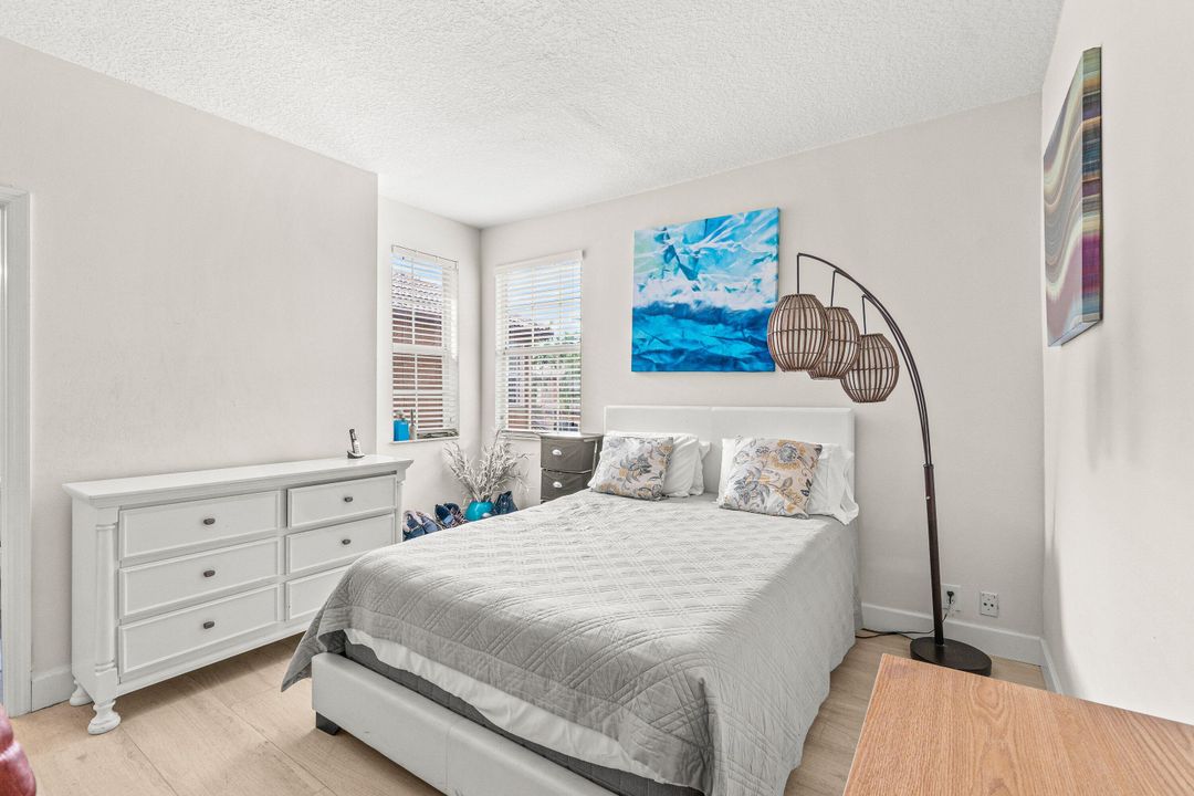 For Sale: $475,000 (2 beds, 2 baths, 1261 Square Feet)