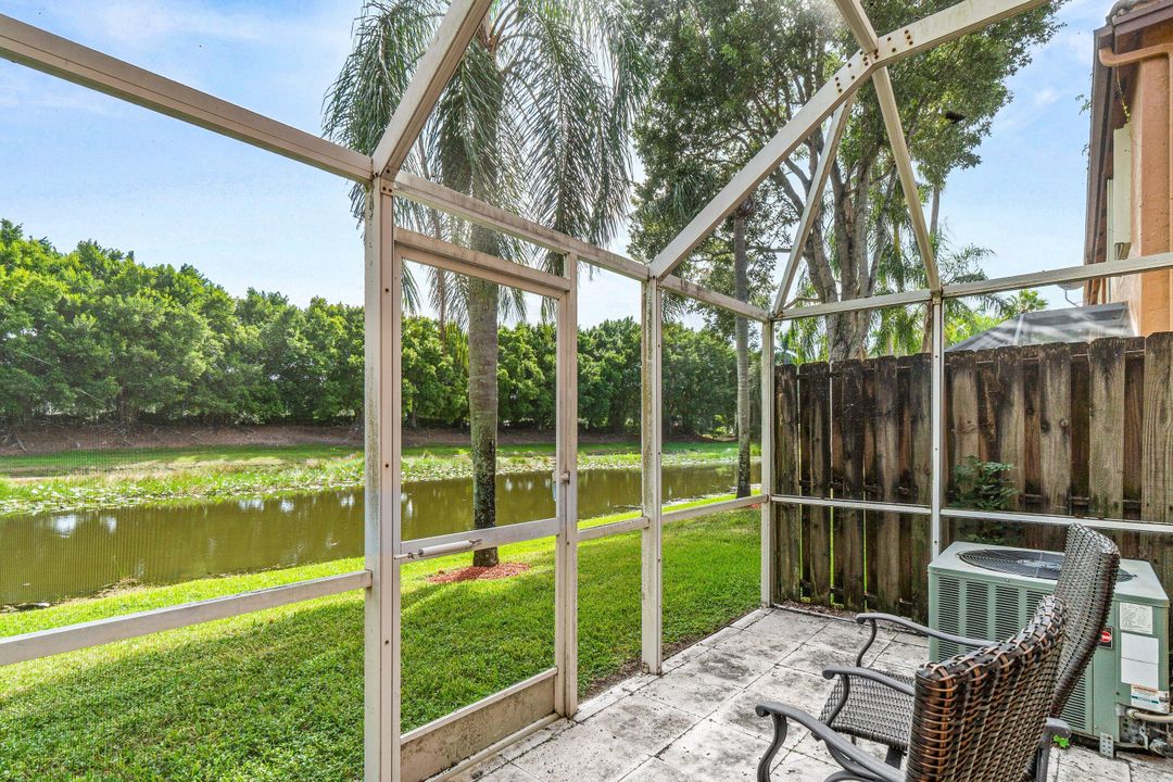 For Sale: $475,000 (2 beds, 2 baths, 1261 Square Feet)