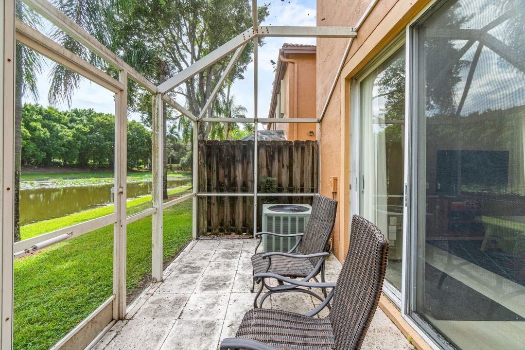 For Sale: $475,000 (2 beds, 2 baths, 1261 Square Feet)