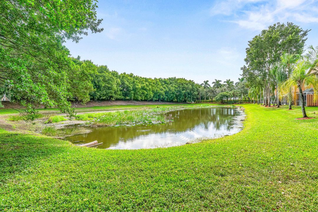 For Sale: $475,000 (2 beds, 2 baths, 1261 Square Feet)