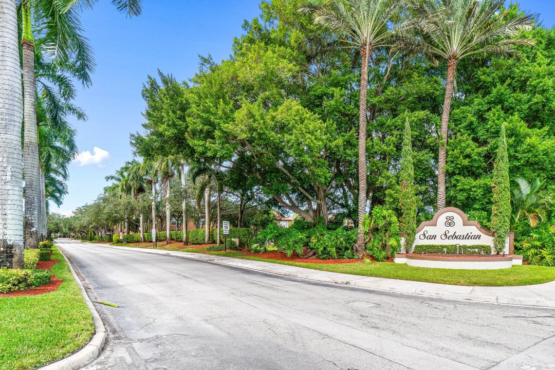 For Sale: $475,000 (2 beds, 2 baths, 1261 Square Feet)