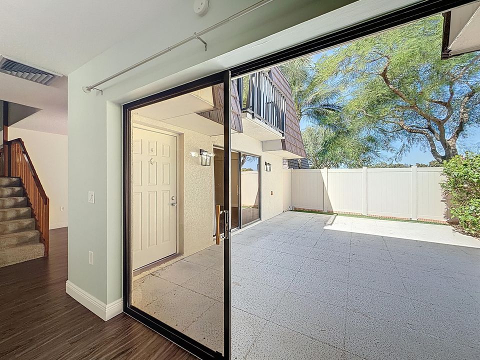 En Venta: $295,000 (2 camas, 2 baños, 1236 Pies cuadrados)