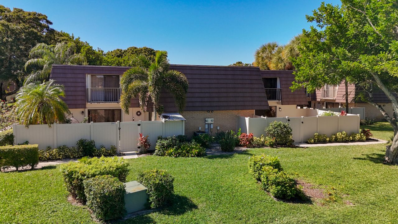 En Venta: $295,000 (2 camas, 2 baños, 1236 Pies cuadrados)