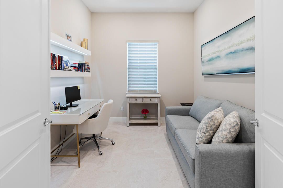 合同活跃: $599,000 (3 贝兹, 3 浴室, 2224 平方英尺)