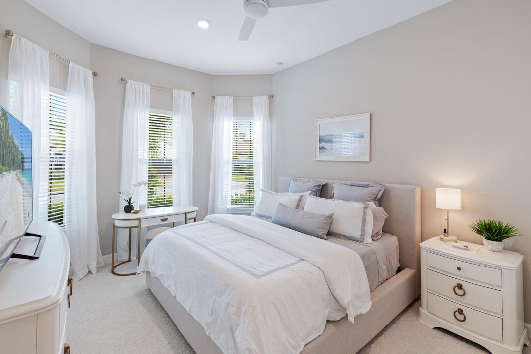 合同活跃: $599,000 (3 贝兹, 3 浴室, 2224 平方英尺)