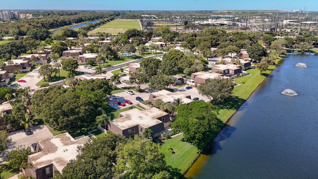 En Venta: $295,000 (2 camas, 2 baños, 1236 Pies cuadrados)