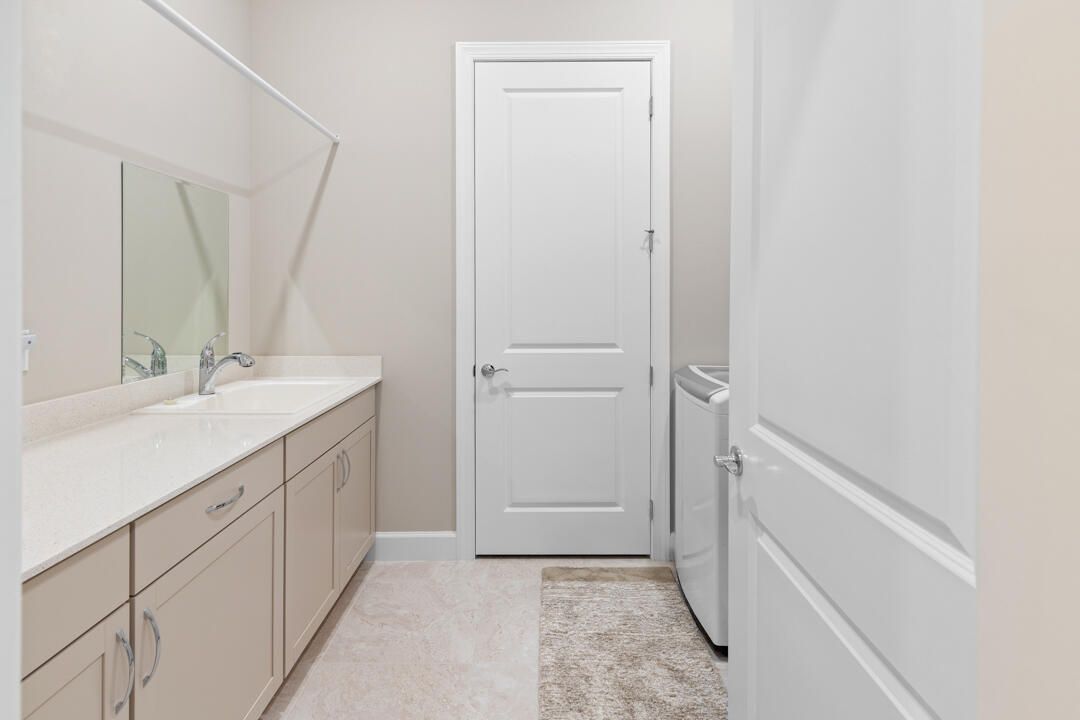 合同活跃: $599,000 (3 贝兹, 3 浴室, 2224 平方英尺)