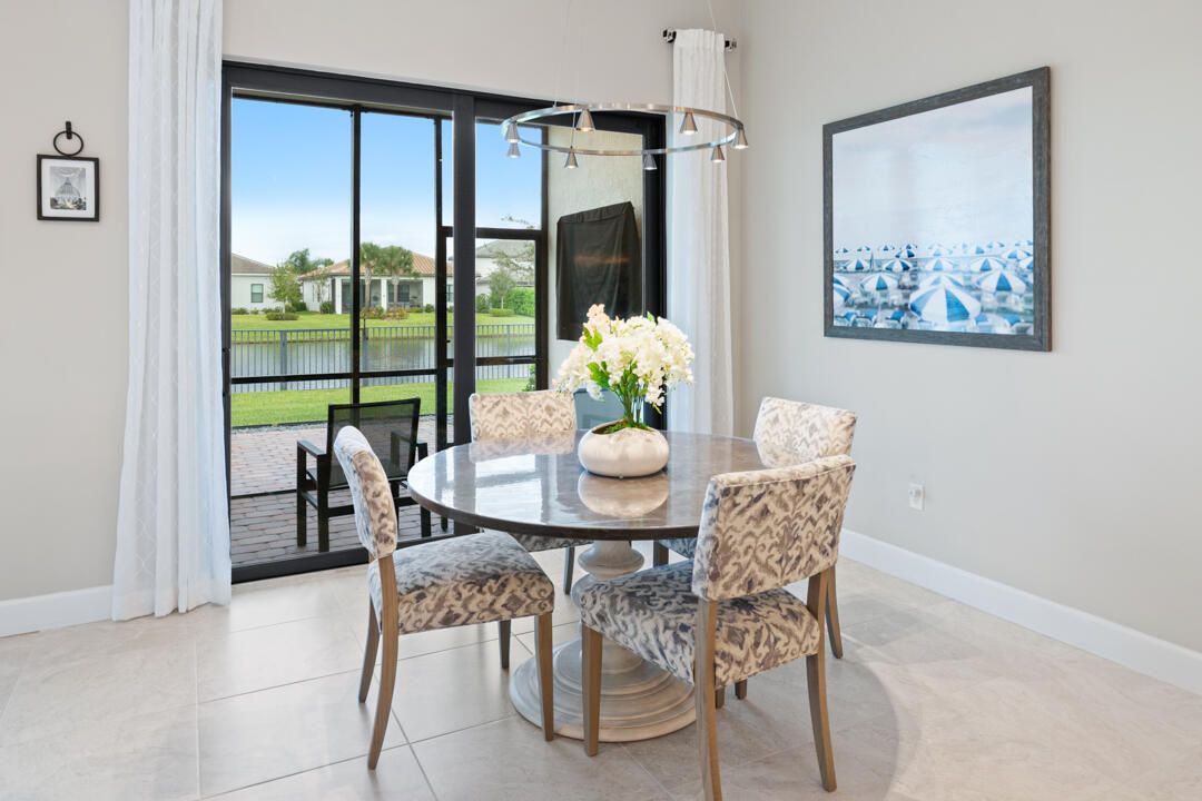 合同活跃: $599,000 (3 贝兹, 3 浴室, 2224 平方英尺)