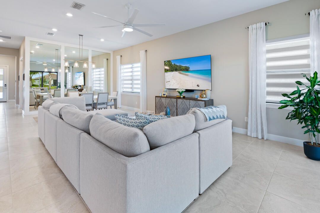 合同活跃: $599,000 (3 贝兹, 3 浴室, 2224 平方英尺)