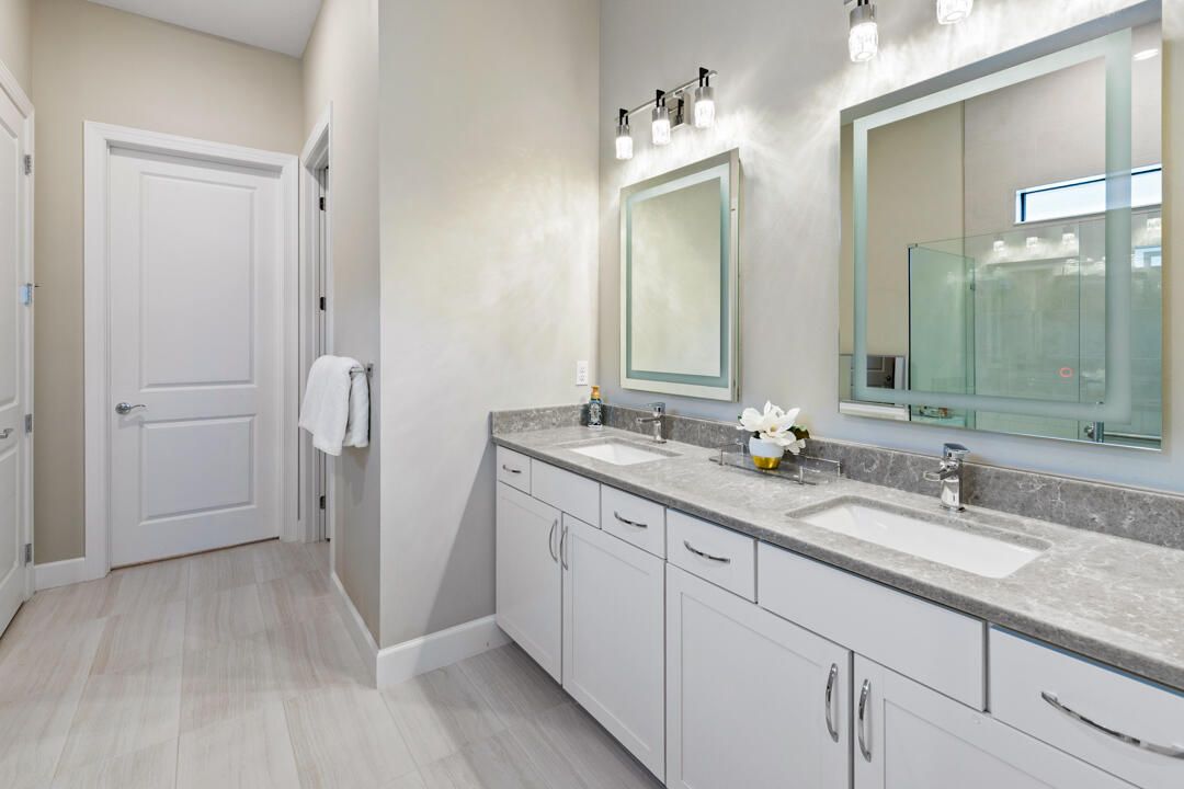 合同活跃: $599,000 (3 贝兹, 3 浴室, 2224 平方英尺)