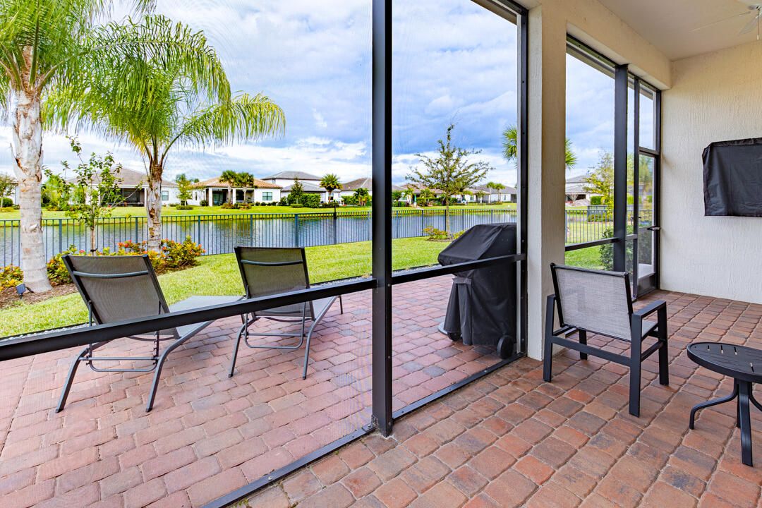 合同活跃: $599,000 (3 贝兹, 3 浴室, 2224 平方英尺)