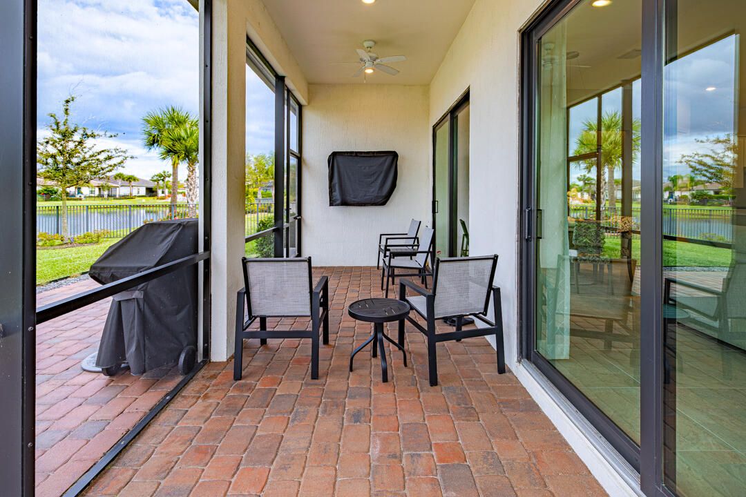 合同活跃: $599,000 (3 贝兹, 3 浴室, 2224 平方英尺)