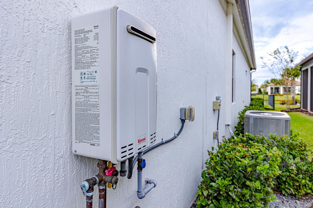 合同活跃: $599,000 (3 贝兹, 3 浴室, 2224 平方英尺)