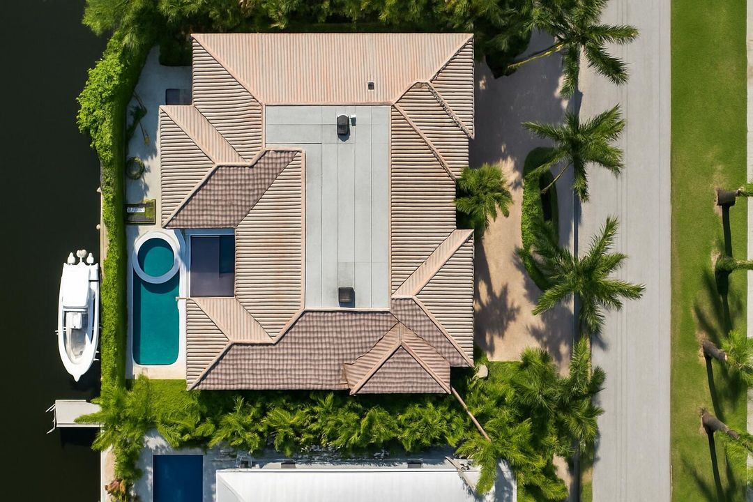 For Sale: $4,599,000 (6 beds, 6 baths, 4827 Square Feet)