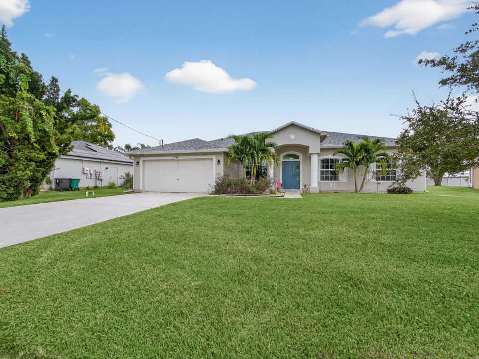 Active With Contract: $475,000 (3 beds, 2 baths, 2162 Square Feet)