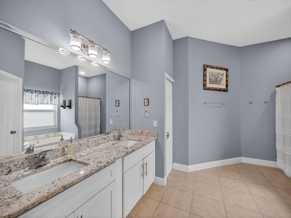 Active With Contract: $475,000 (3 beds, 2 baths, 2162 Square Feet)