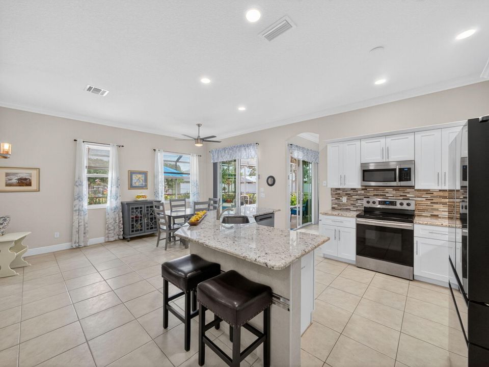 Active With Contract: $475,000 (3 beds, 2 baths, 2162 Square Feet)