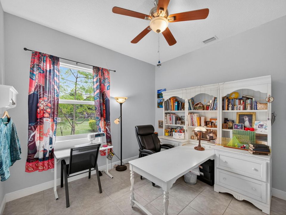 Active With Contract: $475,000 (3 beds, 2 baths, 2162 Square Feet)