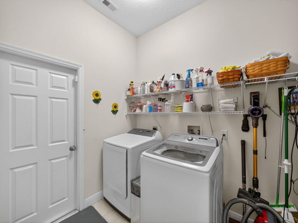 Active With Contract: $475,000 (3 beds, 2 baths, 2162 Square Feet)