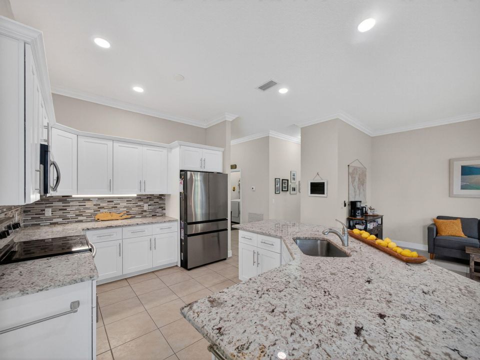 Active With Contract: $475,000 (3 beds, 2 baths, 2162 Square Feet)