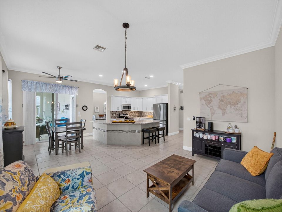 Active With Contract: $475,000 (3 beds, 2 baths, 2162 Square Feet)