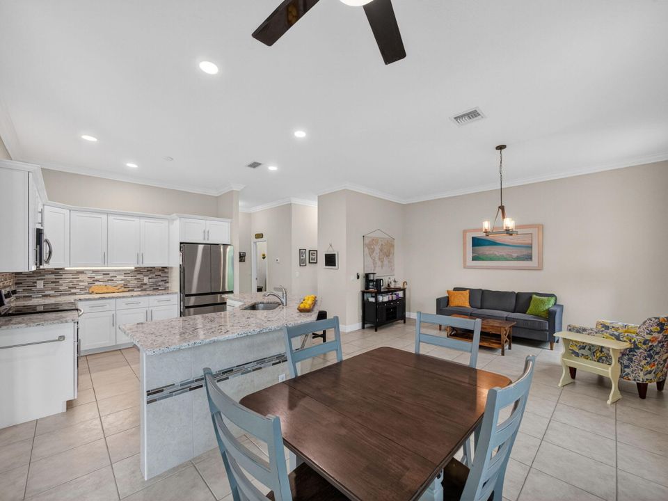 Active With Contract: $475,000 (3 beds, 2 baths, 2162 Square Feet)