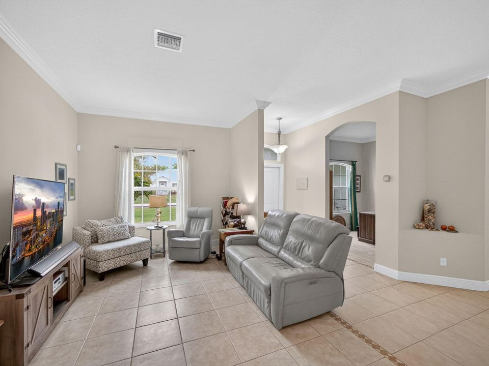 Active With Contract: $475,000 (3 beds, 2 baths, 2162 Square Feet)