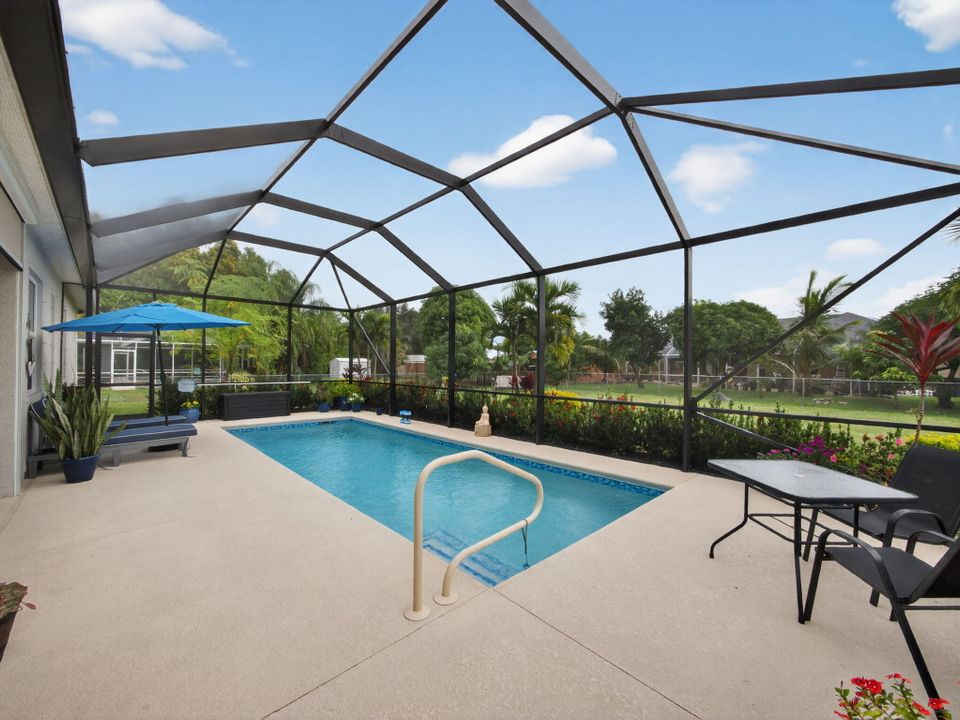 Active With Contract: $475,000 (3 beds, 2 baths, 2162 Square Feet)