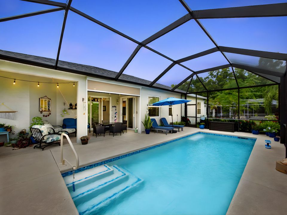 Active With Contract: $475,000 (3 beds, 2 baths, 2162 Square Feet)