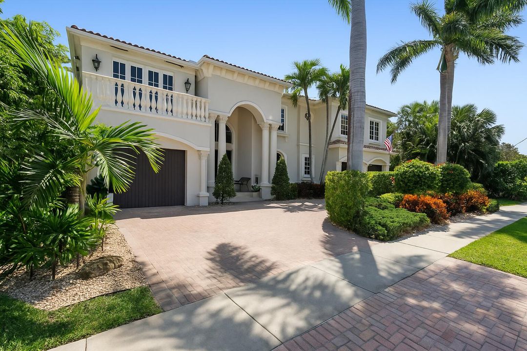 For Sale: $4,599,000 (6 beds, 6 baths, 4827 Square Feet)