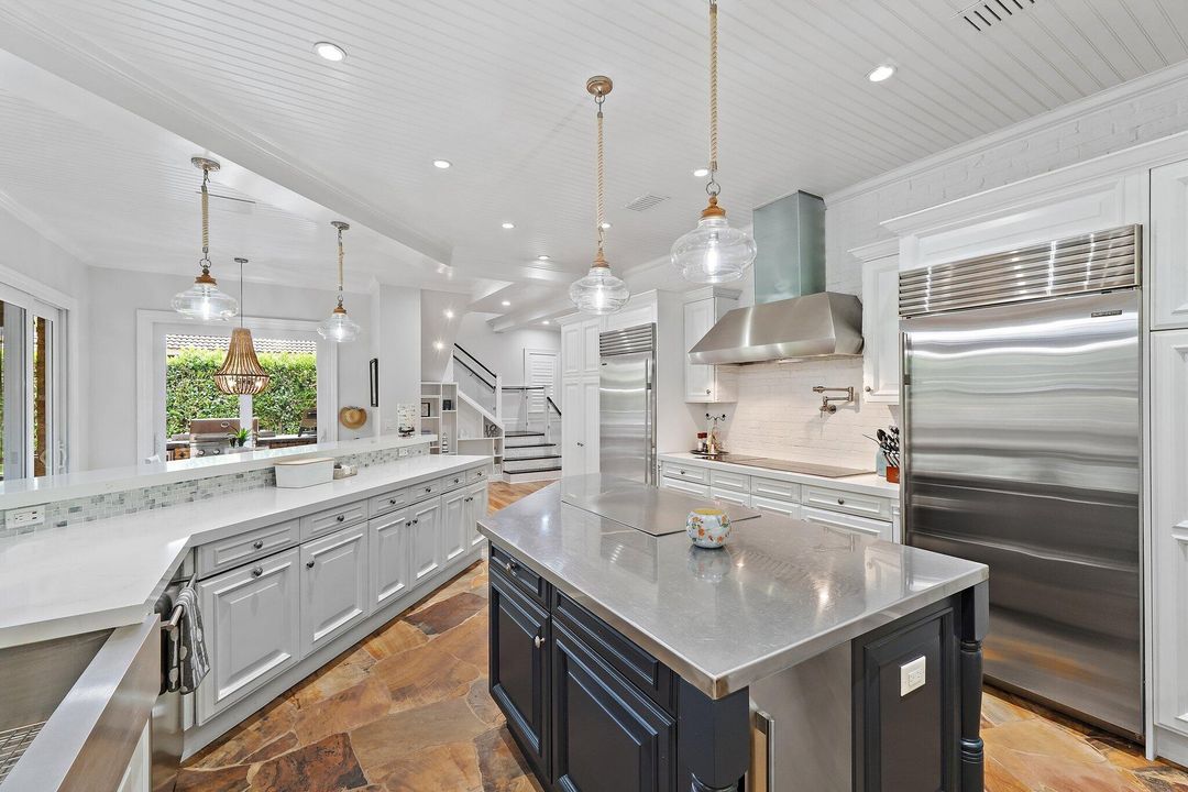 Active With Contract: $1,850,000 (5 beds, 4 baths, 3642 Square Feet)