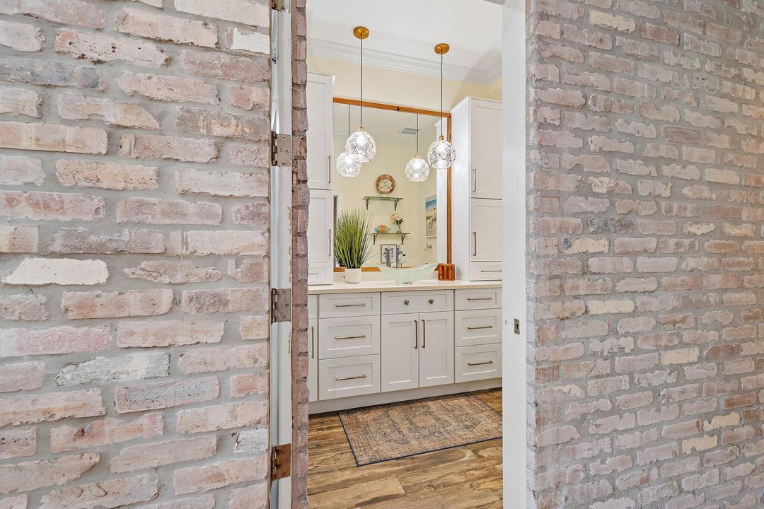 Active With Contract: $1,850,000 (5 beds, 4 baths, 3642 Square Feet)