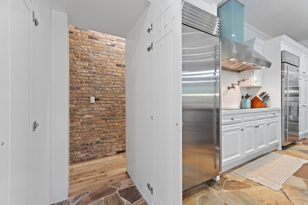 Active With Contract: $1,850,000 (5 beds, 4 baths, 3642 Square Feet)