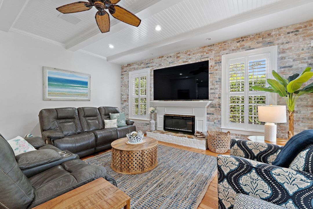 Active With Contract: $1,850,000 (5 beds, 4 baths, 3642 Square Feet)